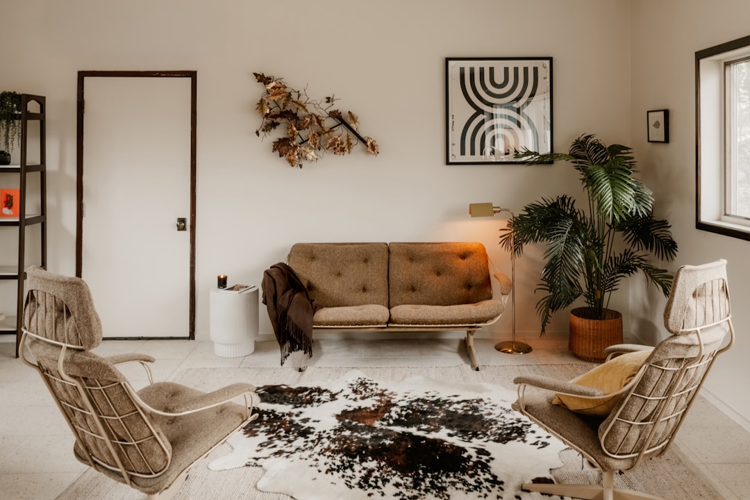 Mid Century Lounge 1/2 (IG: @clay.banks)